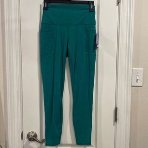 Woman’s leggings size small. Athletic material.